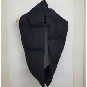 Lululemon “Pack In The Heat” Puffer Scarf